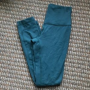 SALE! Lululemon High Rise Wunder Unders Size 4